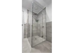 singles/frameless-show-screen.webp